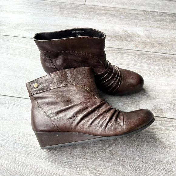 Locale Ruched Leather Wedge Ankle Boots - Picture 3 of 13